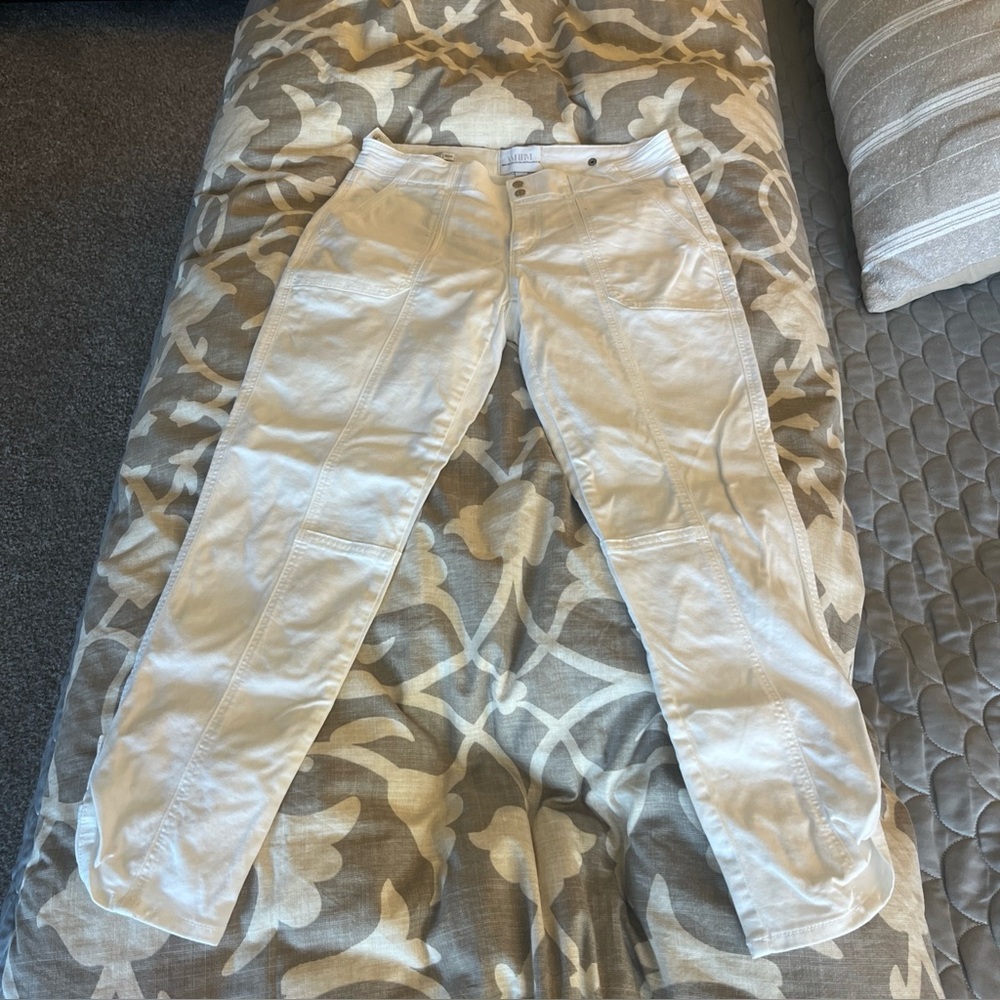 White House Black Market 4s Mid-Rise Straight Jeans Pret-a-pedi